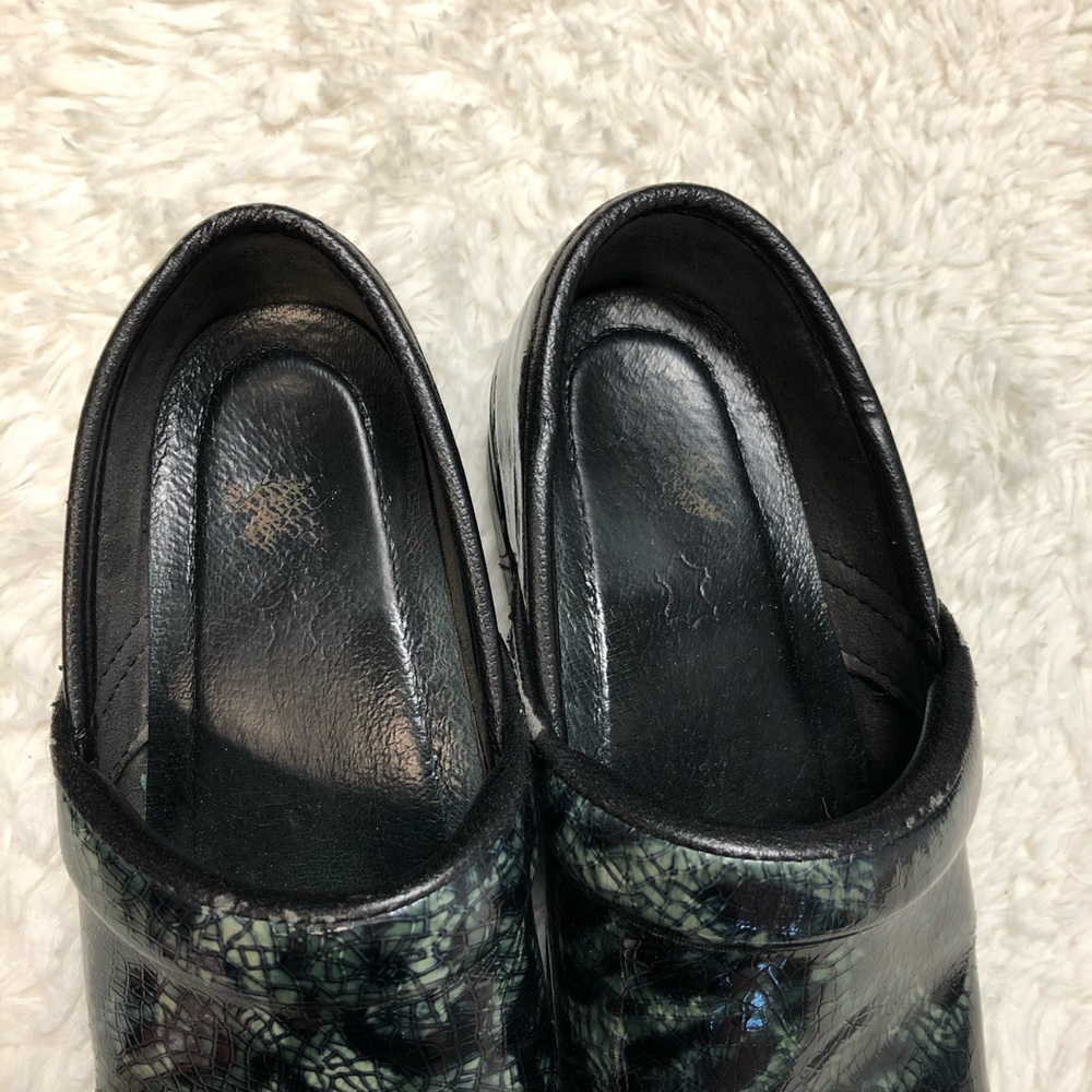 Dansko Green Snake Print Clog Mules Size 37 - image 4